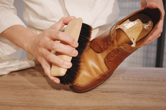 革靴のお手入れ方法／REDECKER 靴ブラシ