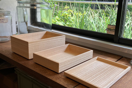 山の形　桐のトレイ