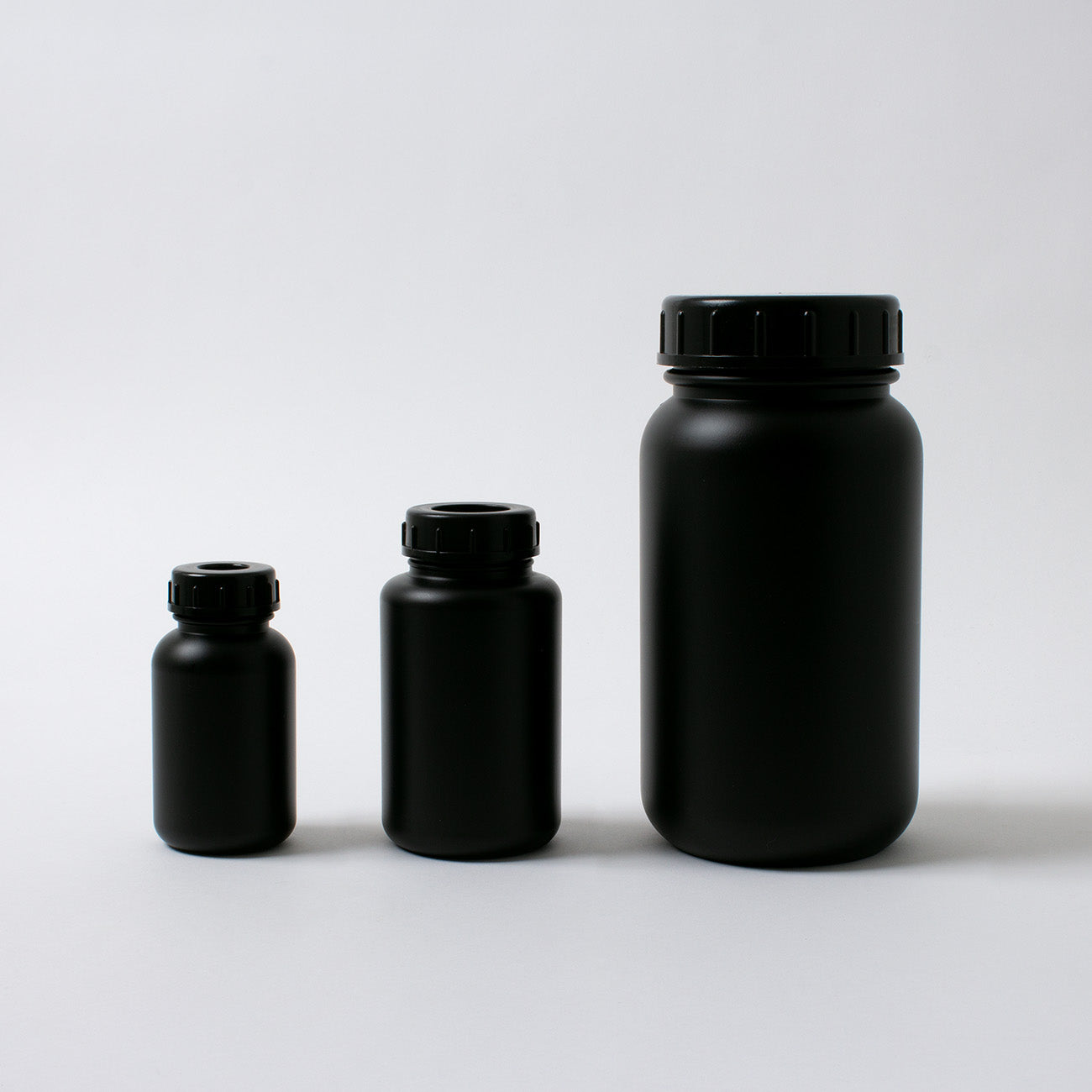 瑞穂化成工業 広口びん 黒色 PE 250ml