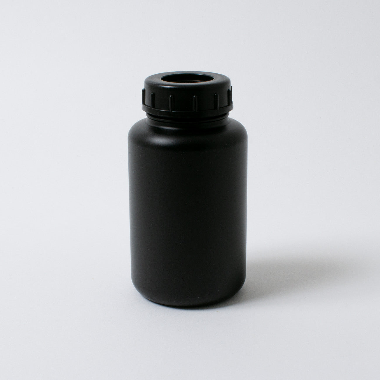 瑞穂化成工業 広口びん 黒色 PE 500mL