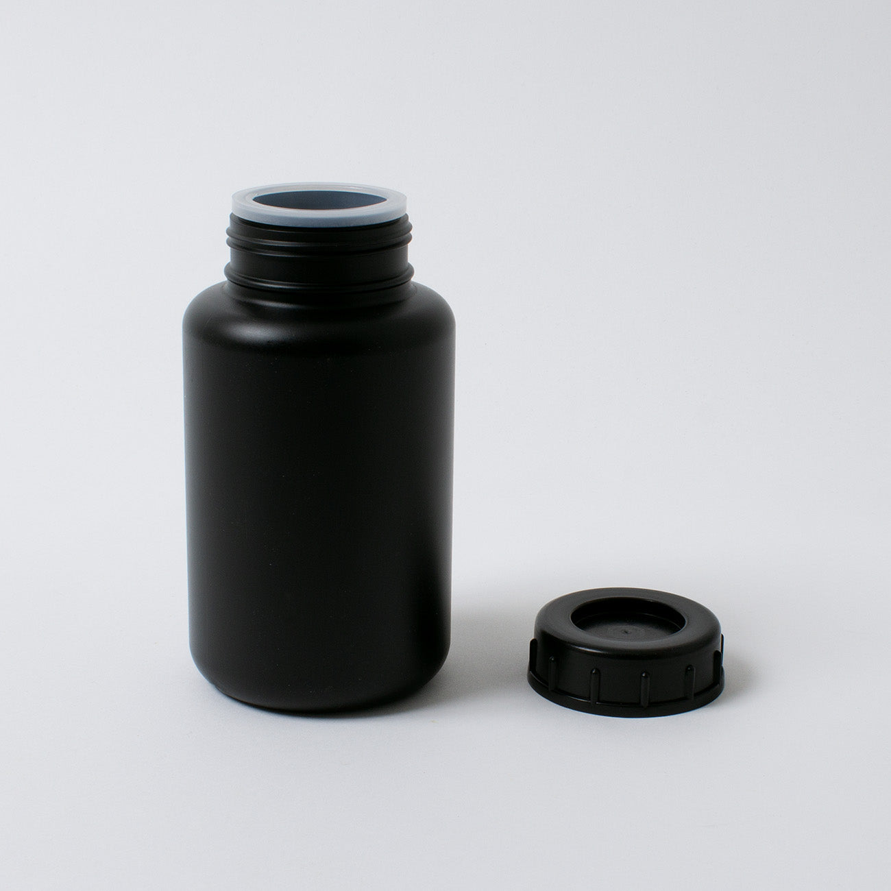 瑞穂化成工業 広口びん 黒色 PE 500mL